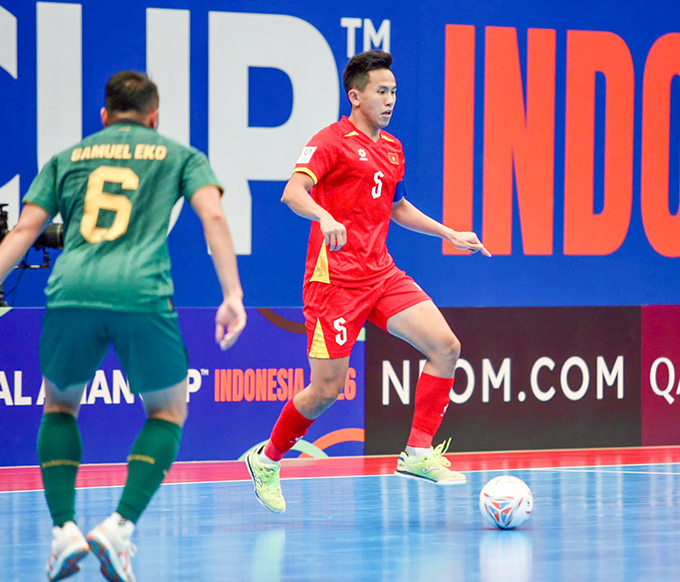 HLV futsal Việt Nam tự hào về cầu thủ sau trận thua sát nút Indonesia 
